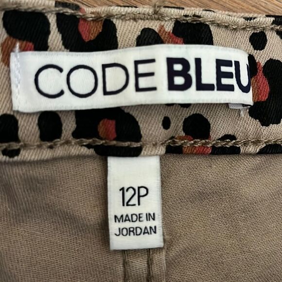 Code Bleu Petite Size Classic Mid Rise Shorts Size 30 Cheetah - Picture 9 of 11